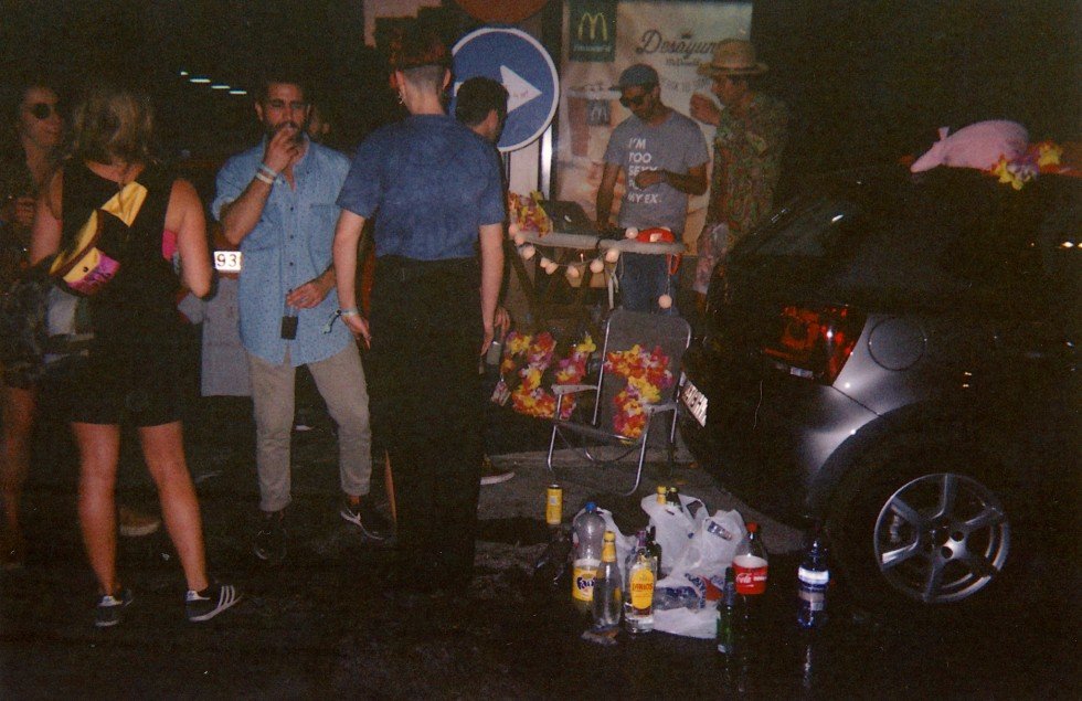 Botellón en el SOS